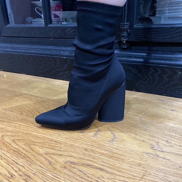 Pretty Little Thing boots - Picture 6 of 11